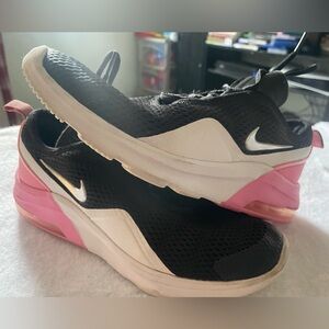 Kids Nike motion 2 hot pink and black sneakers size 6y